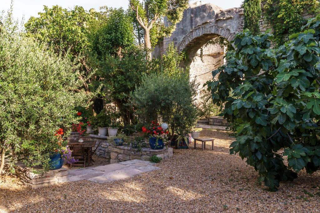 Mas Des Carnassoles Bed & Breakfast Bagian luar foto